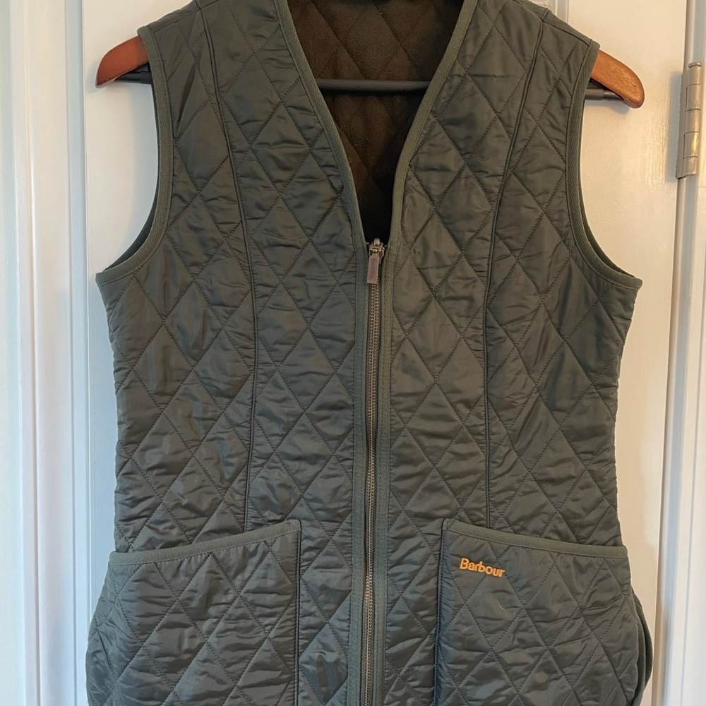Barbour Betty Liner - Quilted Vest in Olive Green